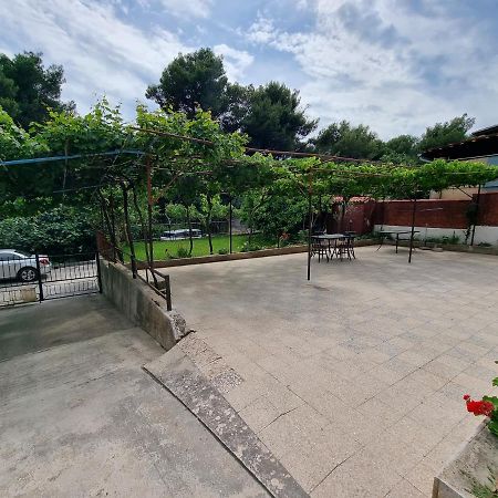 Retreat Apartments With Free Parking พูลา ภายนอก รูปภาพ