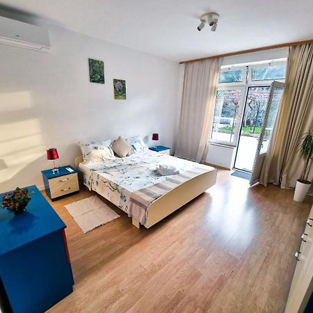 Retreat Apartments With Free Parking พูลา ภายนอก รูปภาพ