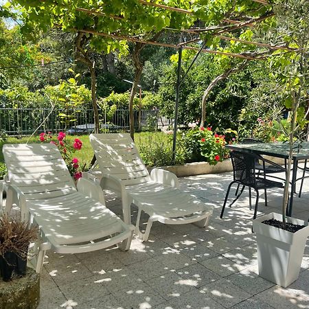 Retreat Apartments With Free Parking พูลา ภายนอก รูปภาพ