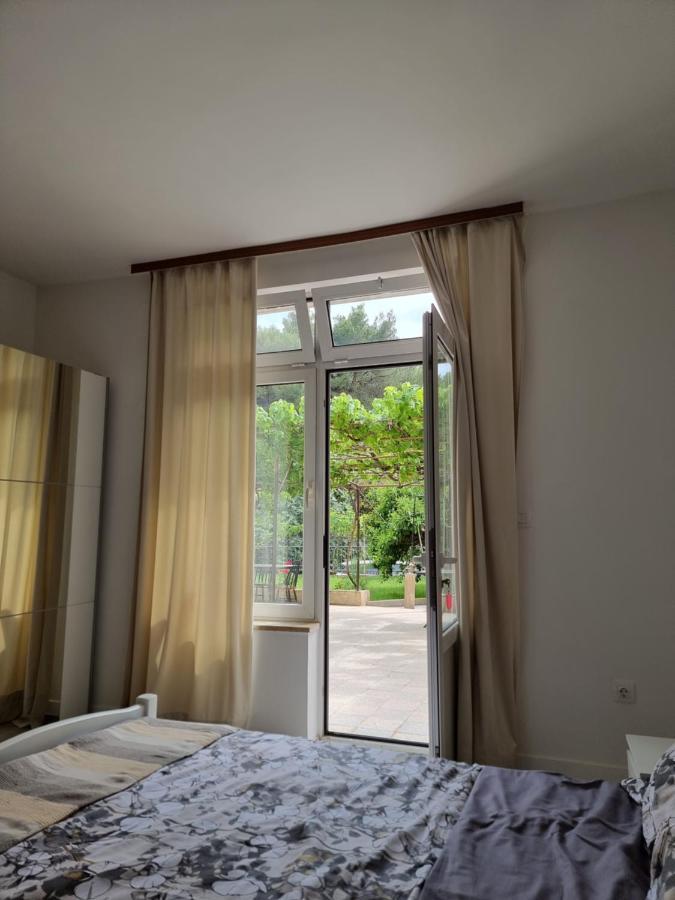 Retreat Apartments With Free Parking พูลา ภายนอก รูปภาพ
