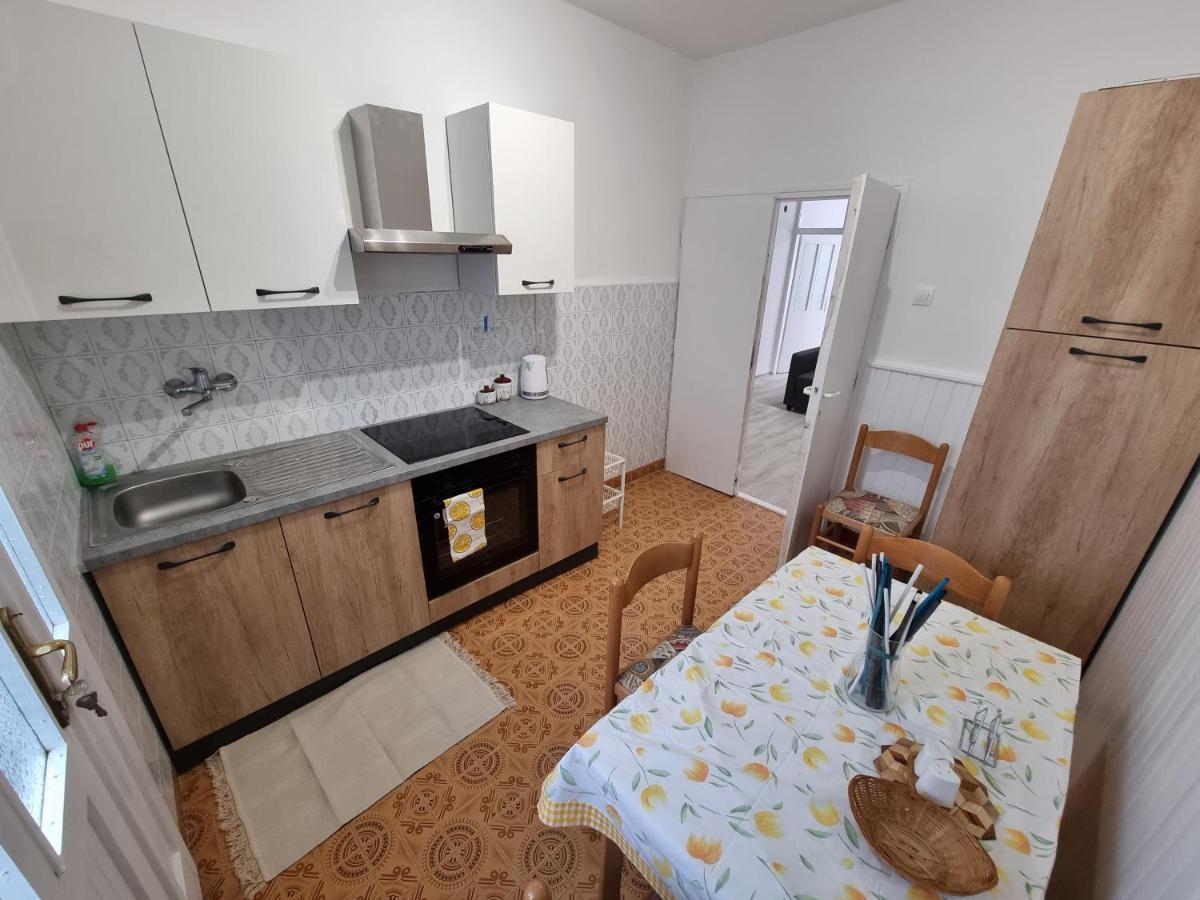 Retreat Apartments With Free Parking พูลา ภายนอก รูปภาพ