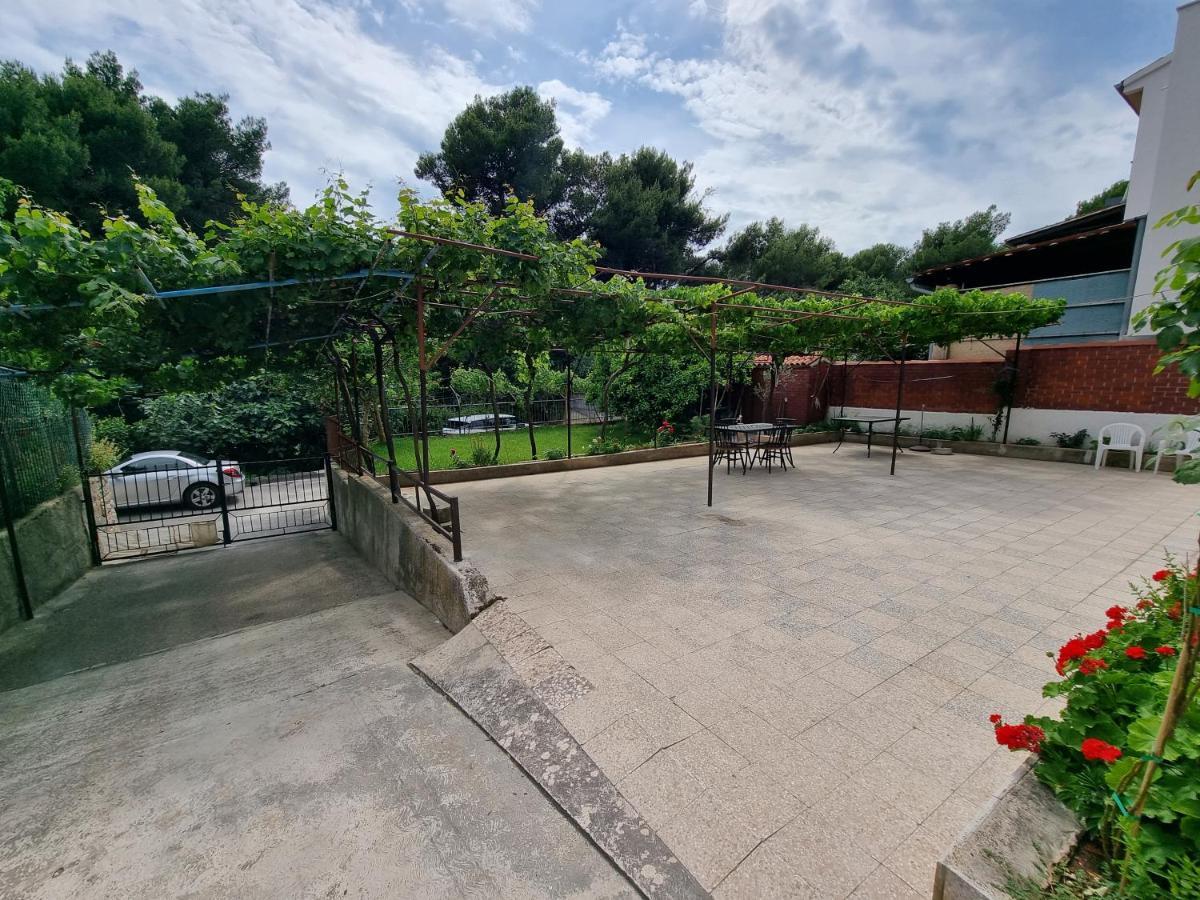 Retreat Apartments With Free Parking พูลา ภายนอก รูปภาพ