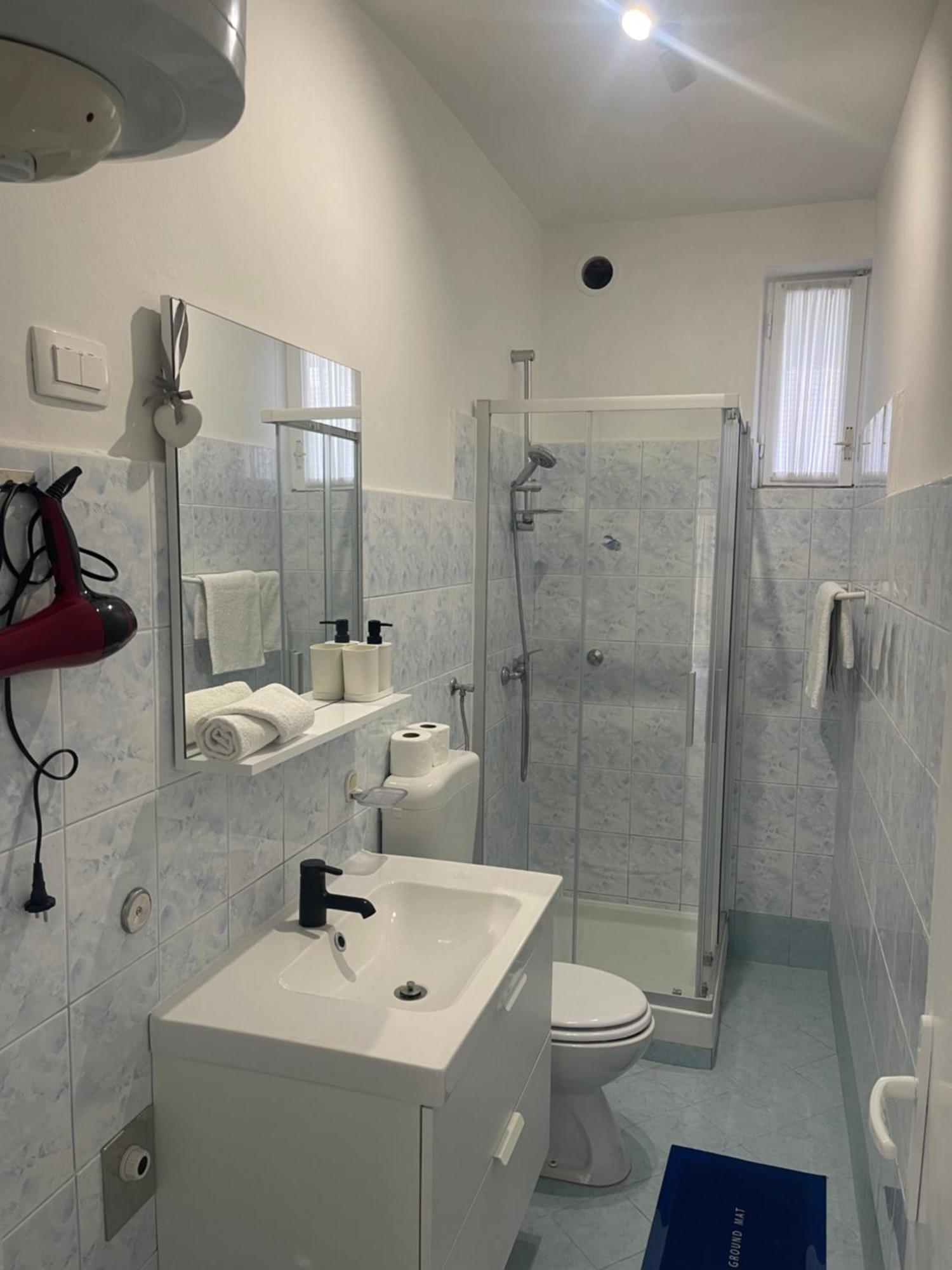 Retreat Apartments With Free Parking พูลา ภายนอก รูปภาพ
